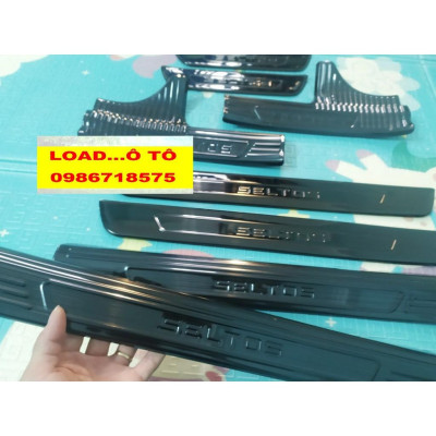 Ốp Bậc Cửa, Nẹp Bước Chân Trong, Ngoài Xe KIA Seltos 2022-2020 Vân Titan Cao Cấp