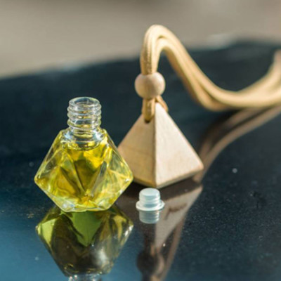 Tinh Dầu Treo Xe Oải Hương Kobi (30ml) Treo Ô Tô, Treo Phòng, Tủ Quần Áo - Tinh Dầu Thiên Nhiên Nguyên Chất, Giúp Giảm Stress, Xua Đuổi Côn Trùng Và Khử Mùi Hiệu Quả, Thích Hợp Dùng Với Đèn Xông Và Máy Khuếch Tán - Tặng Kèm Vỏ Lọ Treo Sang Trọng, Tiện Dụn