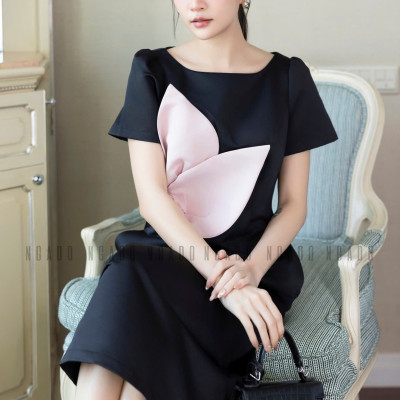 Đầm đen cổ thuyền phối hoa NGADO , đầm dự tiệc , đầm bút chì