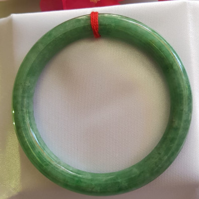 Vòng Cẩm Thạch tự nhiên mới vip Đậu Lý Sao Sao 56mm x cọng 8,5mm cao cấp sịn đẹp màu xanh đậu lý bông đậm đều bóng mượt đẹp Nữ 54kg - 64kg đeo rất đẹp sang tay món quà tặng Mẹ , người thân ý nghĩa ạ