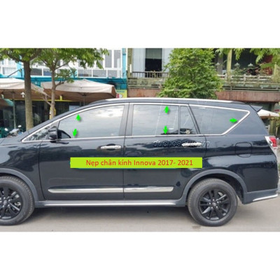 Nẹp chân, cong kính xe Toyota Innova 2017 - 2022 inox cao cấp, sáng bóng