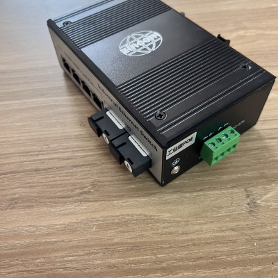 Thiết bị chuyển mạch công nghiệp, Switch POE công nghiệp 4 ports POE 1000M, 2 ports FIBER 1000M 20KM - hàng chính hãng ZINCOM