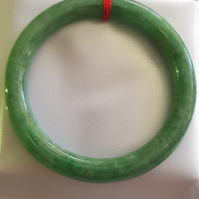 Vòng Cẩm Thạch tự nhiên mới vip Đậu Lý Sao Sao 56mm x cọng 8,5mm cao cấp sịn đẹp màu xanh đậu lý bông đậm đều bóng mượt đẹp Nữ 54kg - 64kg đeo rất đẹp sang tay món quà tặng Mẹ , người thân ý nghĩa ạ