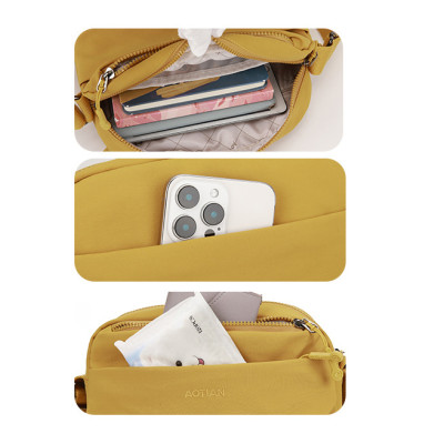 Túi đeo chéo nữ phong cách dễ thương – BEE GEE DCNU1094