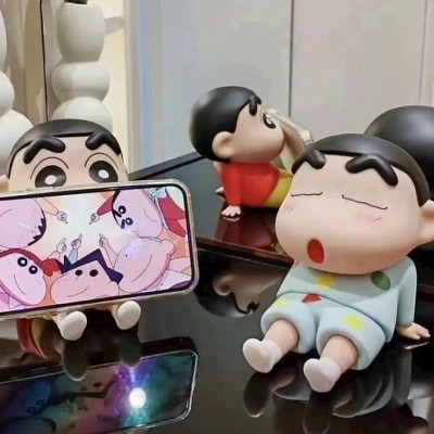 Giá đỡ điện thoại 753S bút chì hình SHIN CUTE dễ thương