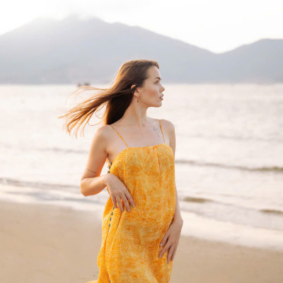 Đầm Hai Dây Suông, Đầm xẻ tà, Đầm Vàng Linen Kim Diệp thời trang thiết kế Hity