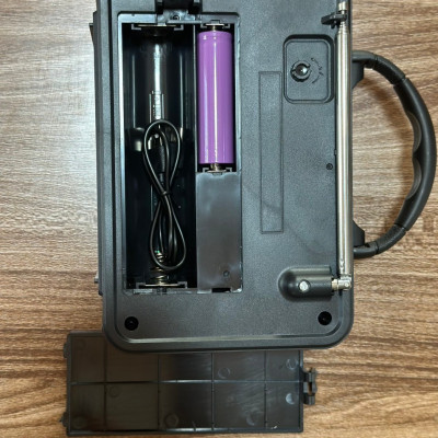 Đài RadioFM-NNS 8898BT thiết kế tân cổ điển, kèm đồng hồ để bàn, bắt sóng FM cực khỏe đầy đủ tính năng nghe nhạc-Hàng Chính Hãng