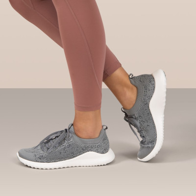 Giày sức khỏe nữ Aetrex Carly Grey - Giày thể thao dạng xỏ đệm êm giảm đau gót
