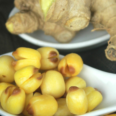 Combo Sen Sấy Gừng Mật Ong Hải Long (230g) + Đậu Phộng Mè Cay Hải Long (250g)